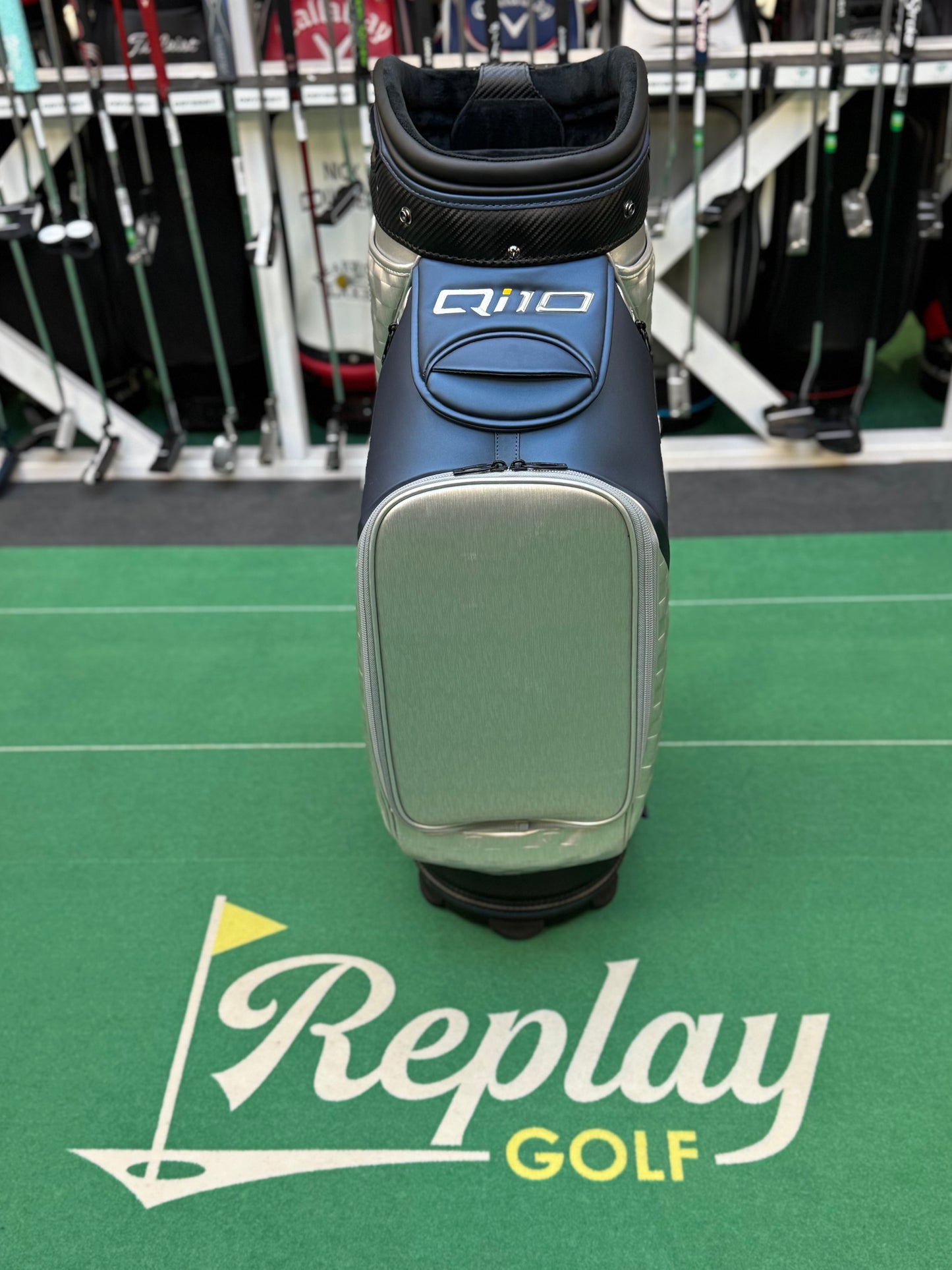 NEW TaylorMade QI10 Tour Staff Bag